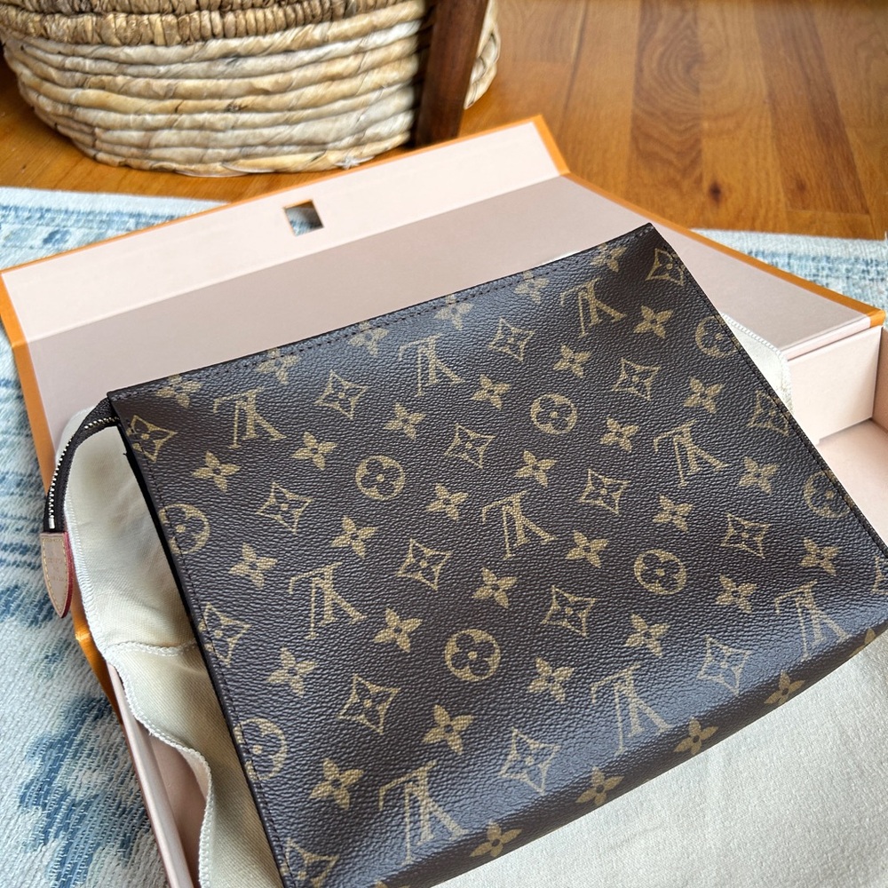 Louis Vuitton Monogram Canvas Messenger Bag